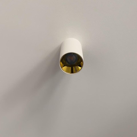 Oprawa Sufitowa V-TAC GU10 Okrągła Natynkowa Tuba Biały+Złoty 80x140mm VT-882-R 3 Lata Gwarancji Oprawa Sufitowa V-TAC GU10 Okrągła Natynkowa Tuba Biały+Złoty 80x140mm VT-882-R 3 Lata Gwarancji