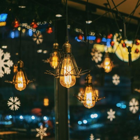 Żarówka LED V-TAC 4,8W E27 Filament Bursztyn Vintage ST64 Ściemnialna VT-2065 2200K 250lm Żarówka LED V-TAC 4,8W E27 Filament Bursztyn Vintage ST64 Ściemnialna VT-2065 2200K 250lm