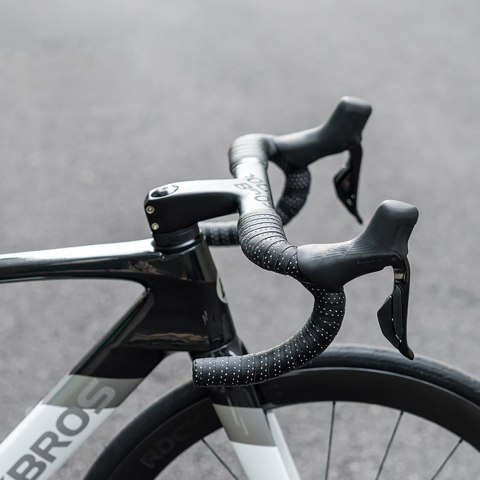 Owijka na kierownicę rowerową z PU wzór Velour - brązowa Owijka na kierownicę rowerową z PU wzór Velour - brązowa