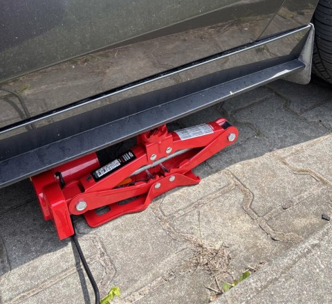 AWTOOLS PODNOŚNIK TRAPEZOWY 12V 120-350mm AWTOOLS AWTOOLS PODNOŚNIK TRAPEZOWY 12V 120-350mm AWTOOLS
